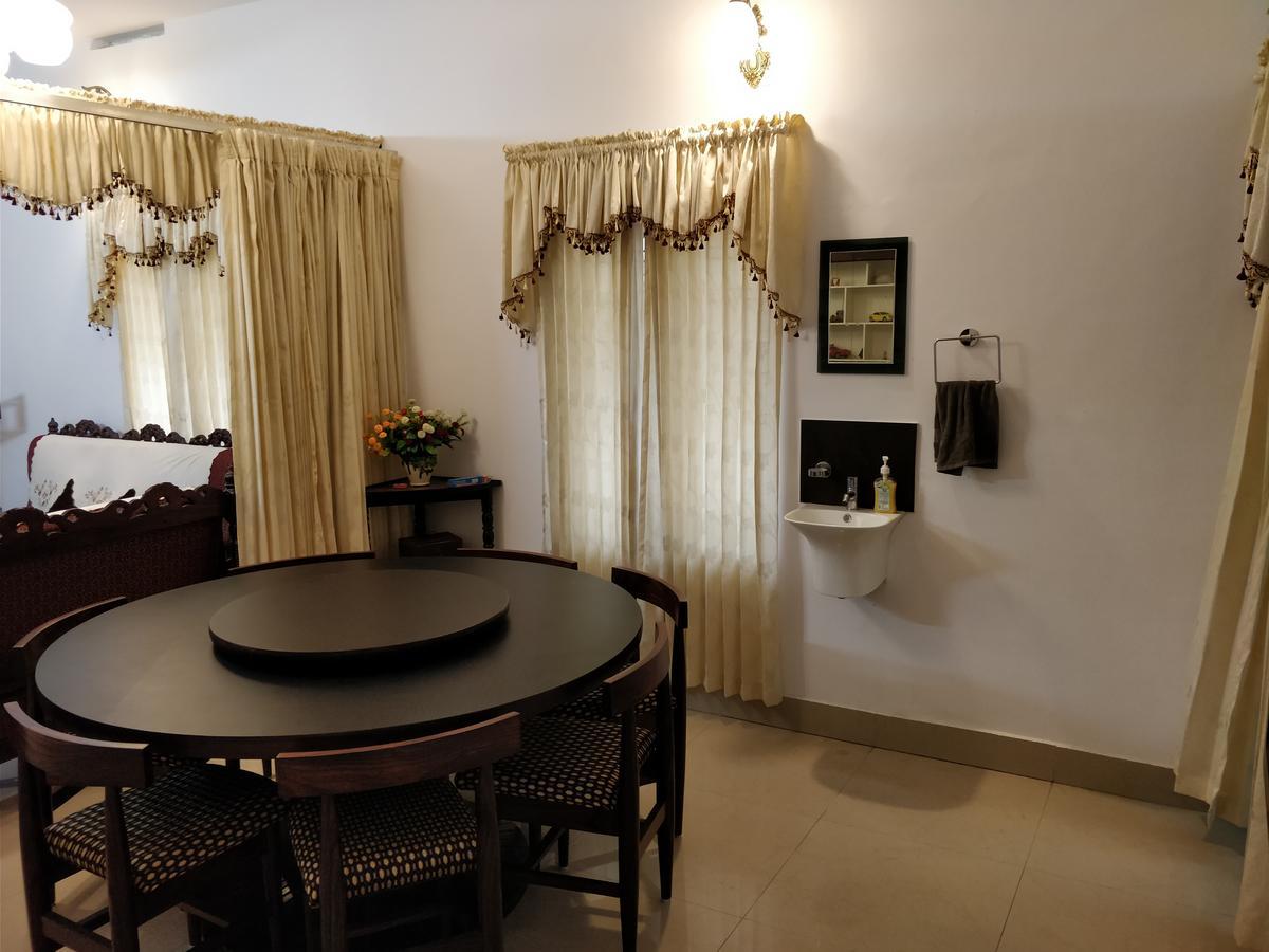 Vila White House Thrissur Exteriér fotografie